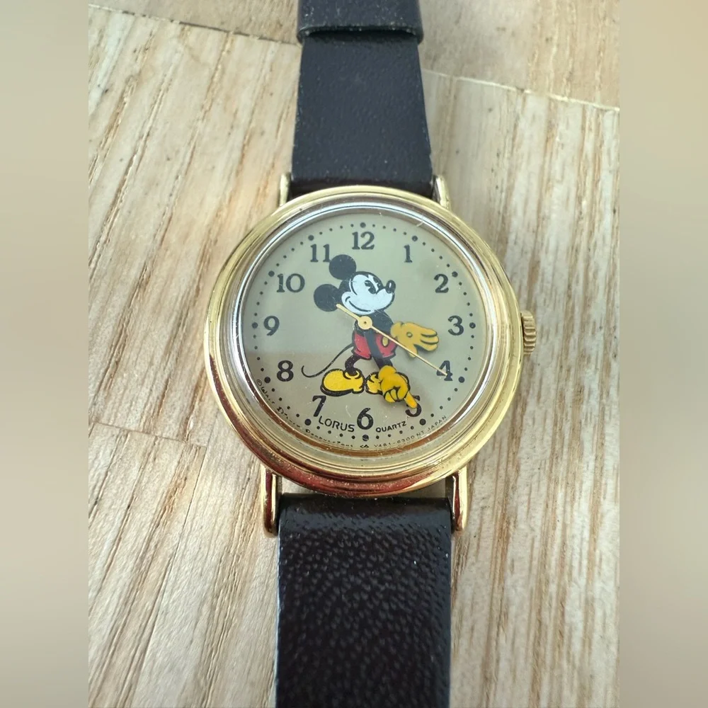 Vintage Disney Lorus Mickey Mouse moving arms watch NEW BATTERY